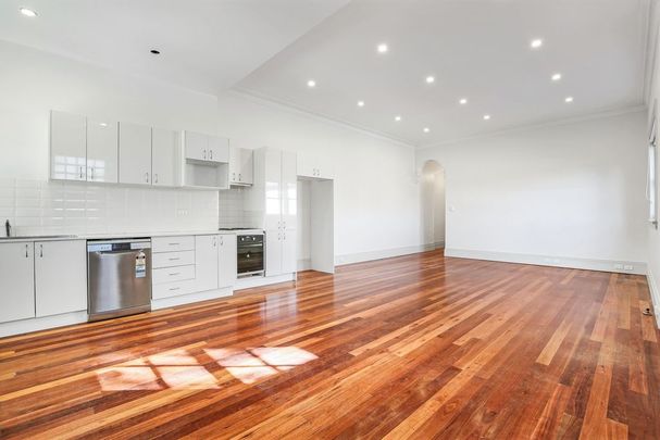 Modern and Stylish Home in Vibrant Marrickville - A Cozy Living Space Awaits! - Photo 1