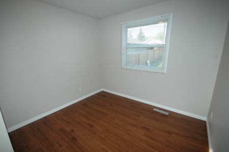 Beautiful Main Floor Suite in a Very Quiet St. Albert Neighborhood - Photo 5