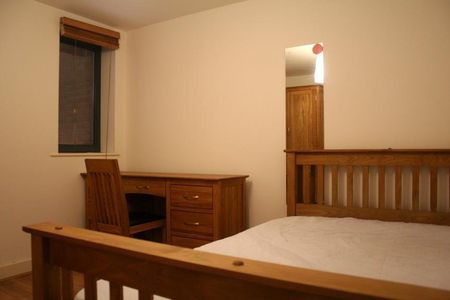 3 bedroom flat to rent - Photo 3