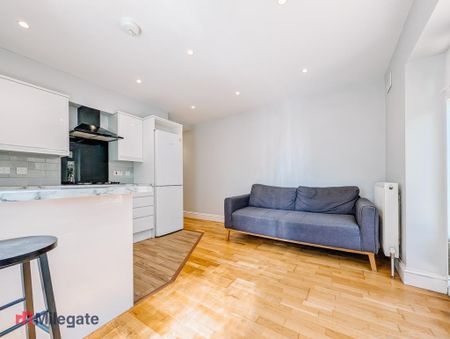 2 bedroom flat to rent - Photo 2