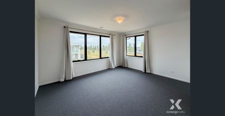 Spacious 4-Bedroom Family Home with Double Garage in Aintree - Photo 3