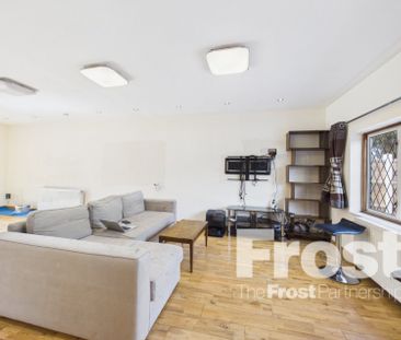 London Road, Slough, Berkshire,SL3 - Photo 1