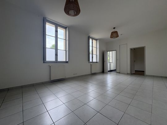 Location Appartement 2 pièces 56m² ST HILAIRE ST FLORENT 49400 - Photo 1