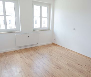 frei ab 1.6. - Bad mit Fenster - Laminat - WG-gerecht - im 3. OG - Foto 1