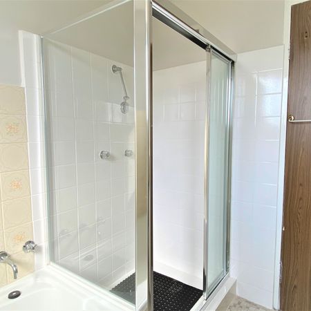 Renovated 2 Bedroom Apartment&comma; 5 Minutes Walk to Station - Photo 4