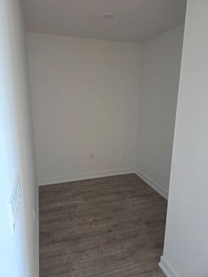 For Lease - 500 Plains Road, Burlington, Ontario - Photo 1