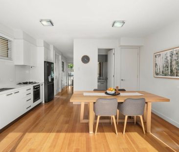 Stunning Two-Bedroom Home in Prime Location - 6 Months Lease Only - Photo 2