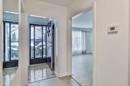 For Lease - 104 Crestwood Road, Vaughan, Ontario - Photo 3