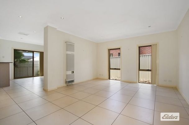 Easy Care Townhouse. - Photo 1