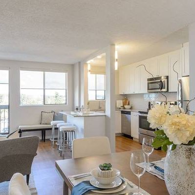 Private balcony, 2BD 1BA, In Surrey - Photo 4