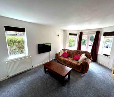 2 bedroom ground floor flat to rent - Photo 2