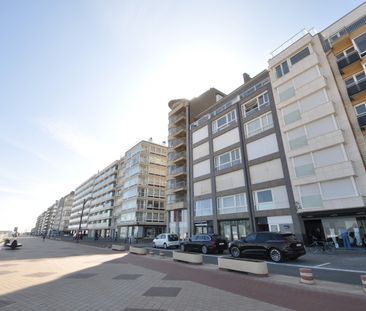 Mooi dakappartement met terras uitgevend op de Zeedijk van het Zoute - Foto 1