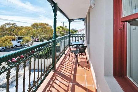 Room 6 (Ensuite) - Photo 2