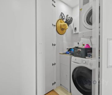 “Quiet Street in the best location!” - Photo 4