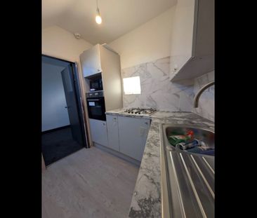 1 Bed Flat, Burley Street, LS3 - Photo 2