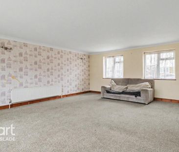 4 bedroom semi-detached house to rent - Photo 3