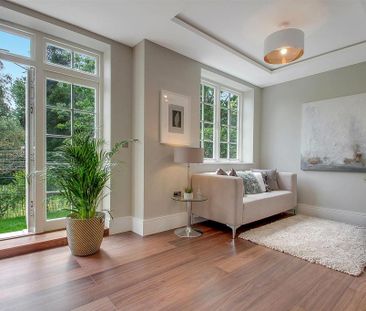 3 bedroom mews to rent - Photo 1