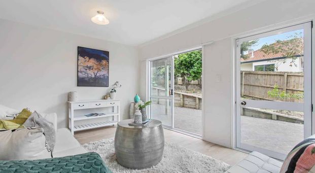 Three bedroom house in Botany Downs - Photo 1