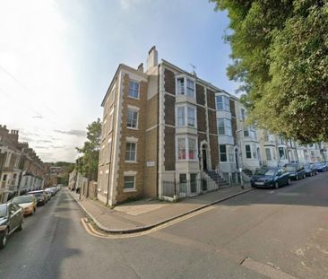 3 bedroom flat to rent - Photo 2