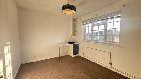 The Terrace, Chatsworth Road, Farnborough, Hampshire, GU14 - Photo 4