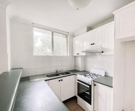 BRIGHT & SECURE 2-BEDROOM UNIT IN PRIME LOCATION - Photo 2