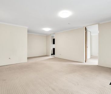 Spacious One Bedroom Apartment in a Prime Location - Photo 5