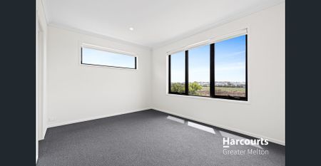 Modern Family Living in the Heart of Aintree - Photo 3