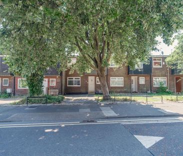 4 bedroom semi-detached house to rent - Photo 6