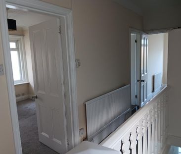 3 bedroom flat to rent - Photo 6