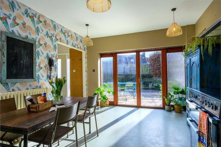 4 bedroom detached house to rent - Photo 4