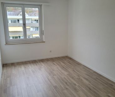 Rent a 4 rooms apartment in Fahrweid - Photo 2