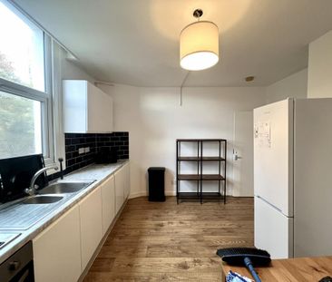 4 bedroom flat to rent - Photo 1