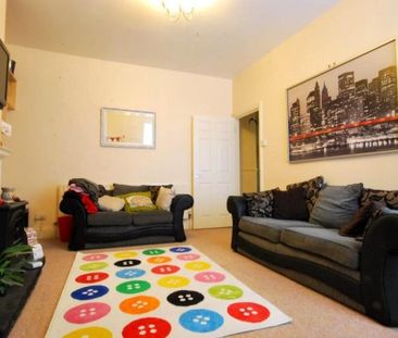 2 Bed - Stratford Grove West, Heaton - Photo 1