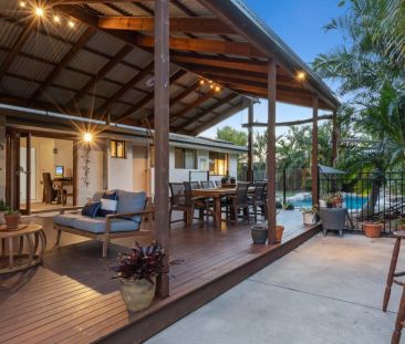 Spacious 4-Bedroom Family Home in Coombabah Paradise Point! - Photo 6