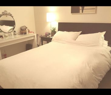 1 Bed Flat, Honeysuckle Court, SE12 - Photo 6