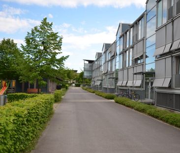 Charmante 3 Raum Wohnung im 2 Stock ohne Lift mit Balkon. Ein Tiefg... - Photo 1