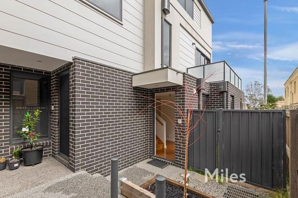 5/5 Flower Street, Essendon - Photo 1