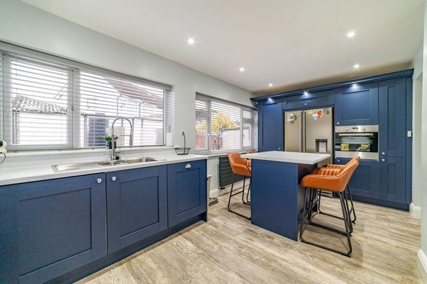 3 bedroom semi-detached house to rent - Photo 1