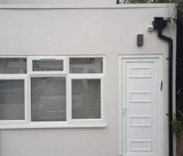 Studio Flat, Green Walk, NW4 - Photo 3