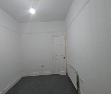 3 bedroom flat to rent - Photo 3