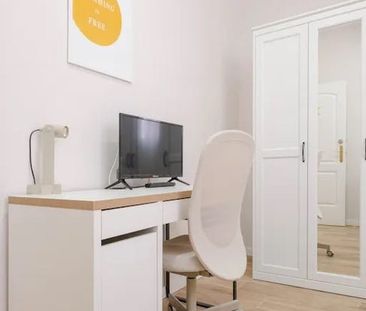 Calle de Antonio Prieto, Madrid, Community of Madrid 28026 - Photo 5