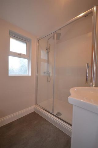 1 bedroom Flat To Let - Photo 4