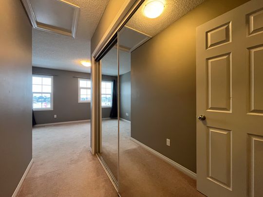 Bright & Modern 2 Bedroom Townhome With Lake Summerside Access - Photo 1