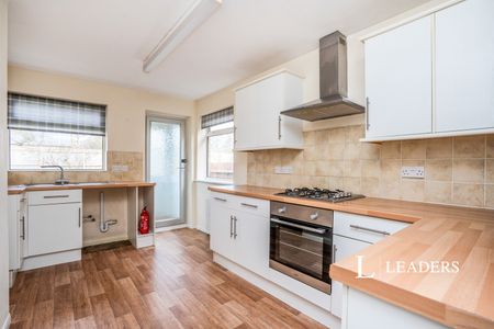 2 bedroom bungalow to rent Beaufort Road, Hampshire, Havant, PO9 - Photo 4