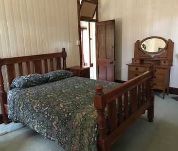 Fully Furnished Large family home in central location - Photo 5