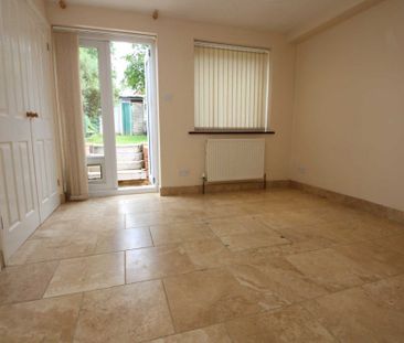 1 bed Flat for rent - Photo 2