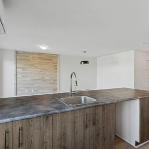 4 1/2 récent et rénové ! Prêt maintenant ! - Photo 2