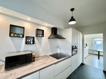 Gerenoveerd 2-slaapkamer appartement incl garage - Photo 3