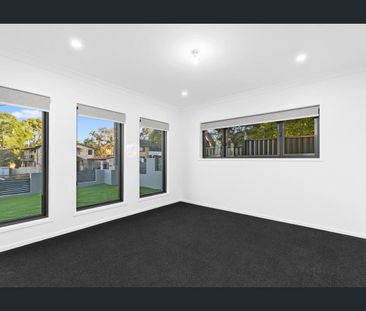 Executive Family Living in Mansfield Catchment | Pool, Ducted AC, M... - Photo 4