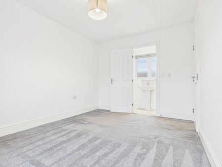 4 bedroom detached house to rent - Photo 3